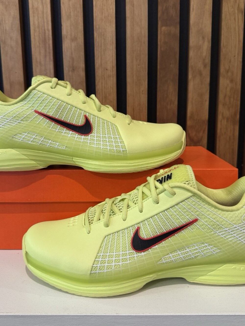SIZE 11 MENS - Nike Vapor 12 Hypersmash HC Tennis Ball Yellow Lemon HJ0549-700